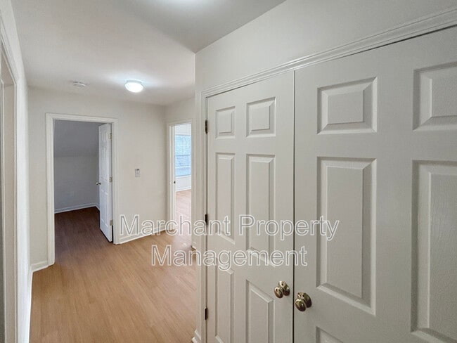 Building Photo - 335 Woodlark St