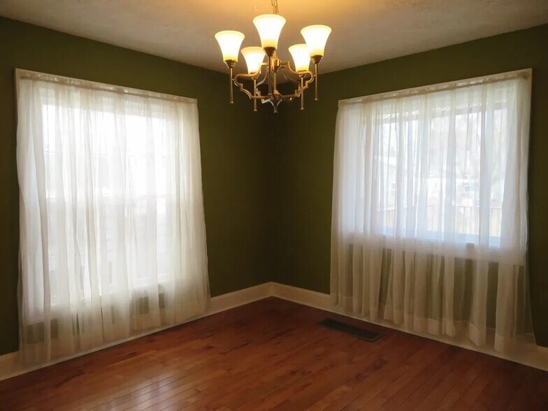 Building Photo - 172 Western Ave