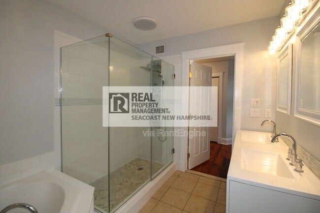 Building Photo - 586 Central Ave