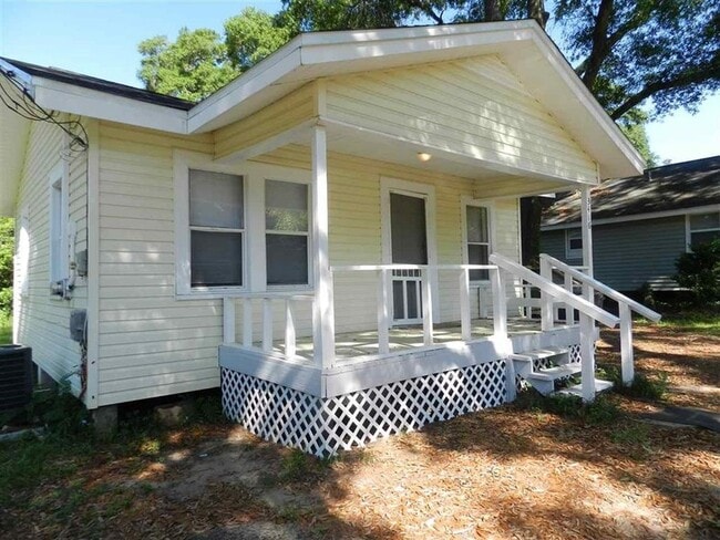 Building Photo - 3416 Laura St