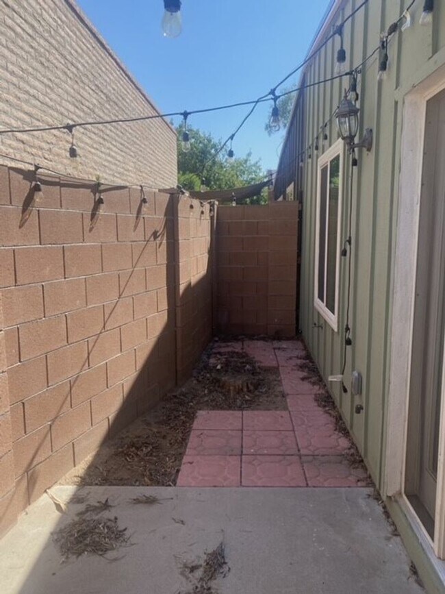Building Photo - *BEAUTIFUL CONDO - 2br/1.5ba CONDO (44th &...