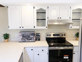 Building Photo - 22 Colony West Dr