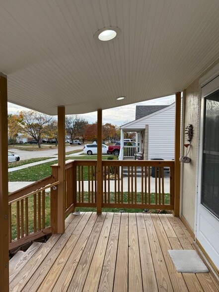 Building Photo - 14040 Labelle St