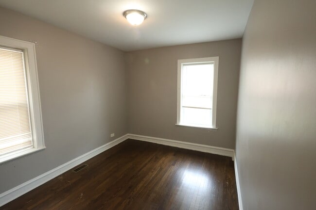 Building Photo - 5653 N Talman Ave