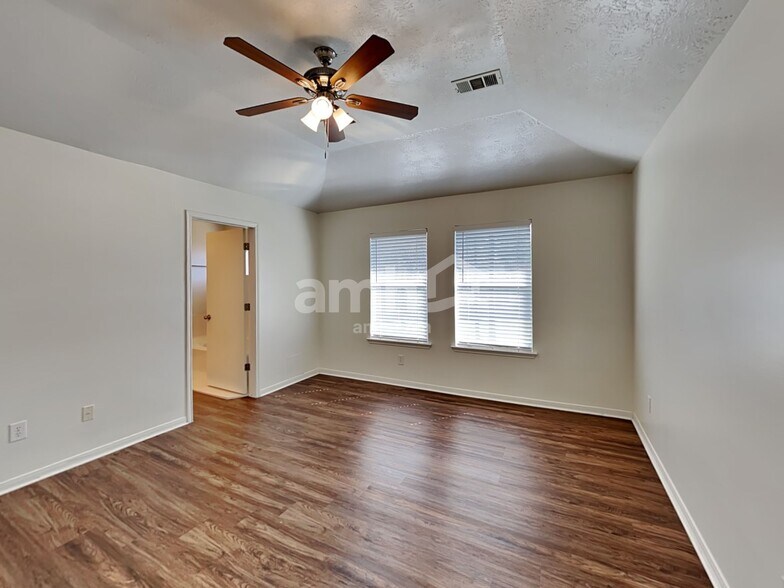 Building Photo - 502 Hearthstone Ct