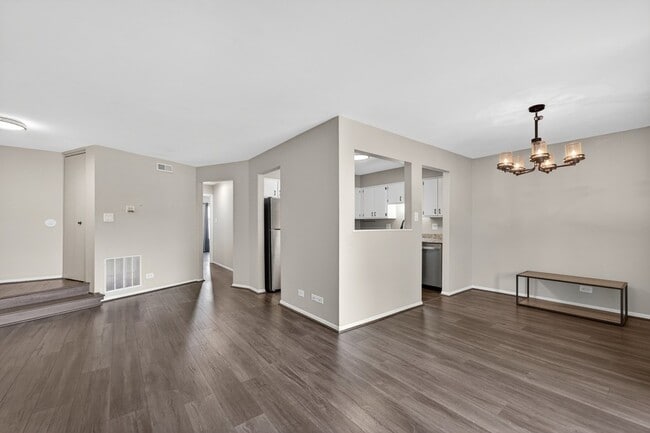 Building Photo - 1700 Lakecliffe Dr