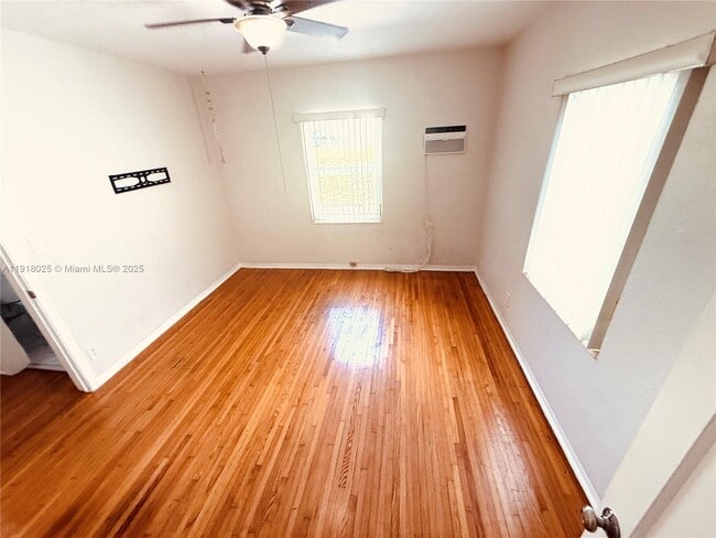 Building Photo - 503 SW 19th Ave