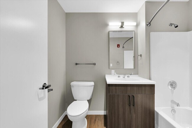 Building Photo - LUXURY 1 BED APT IN DOWNTOWN CHAMPAIGN