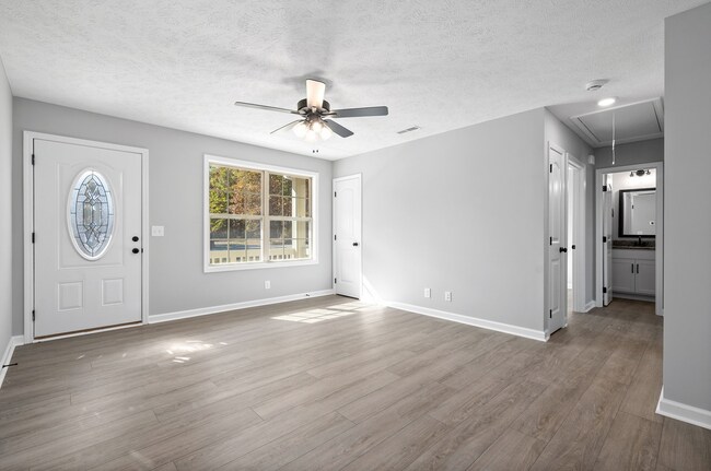 Building Photo - Beautiful Home For Rent in Country Like Setting!