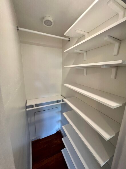 Bedroom 1 Closet - 5 E Glebe Rd