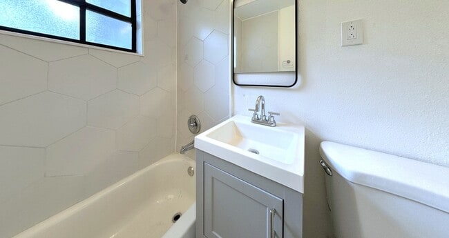 Building Photo - 2928 W Elrod Ave