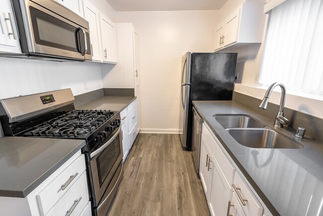 Interior Photo - 1944 Whitley Ave.