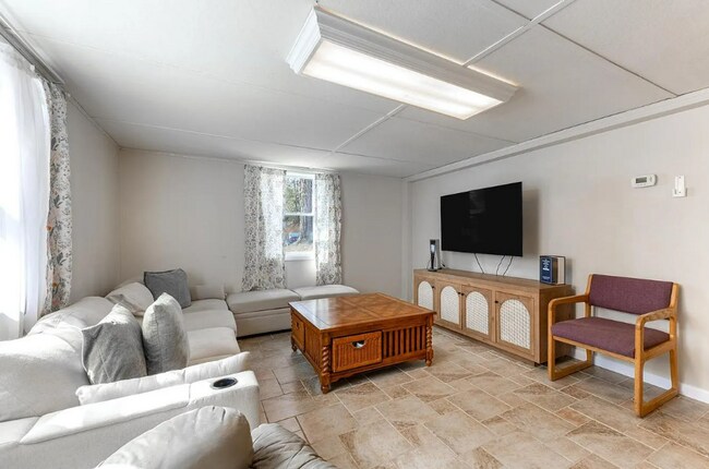 Building Photo - Charming 2 Bedroom in Overlook Heights