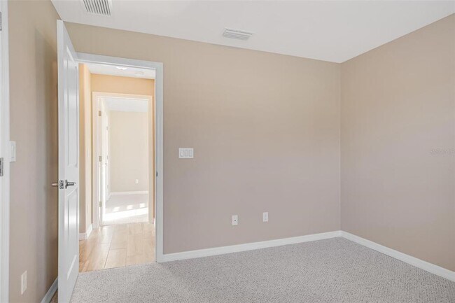 Building Photo - 4 Arena Lake Dr