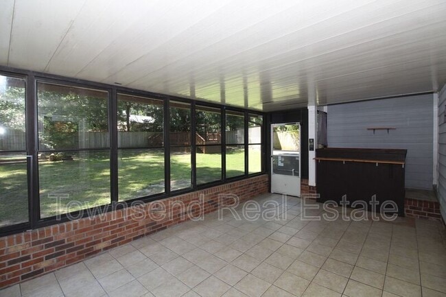 Building Photo - 5827 Hibernia Dr