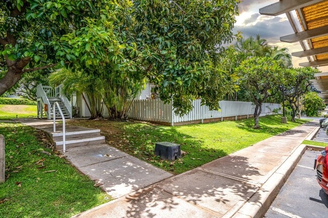 Building Photo - FULLY FURNISHED, 2/1.5 2nd floor condo in Keonekai Villages.