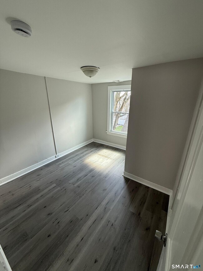 Building Photo - 182 Hewitt St