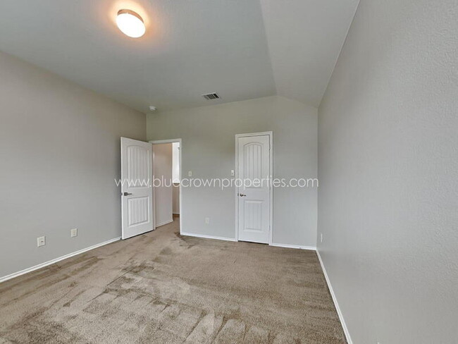 Building Photo - 1211 Antoinette Dr