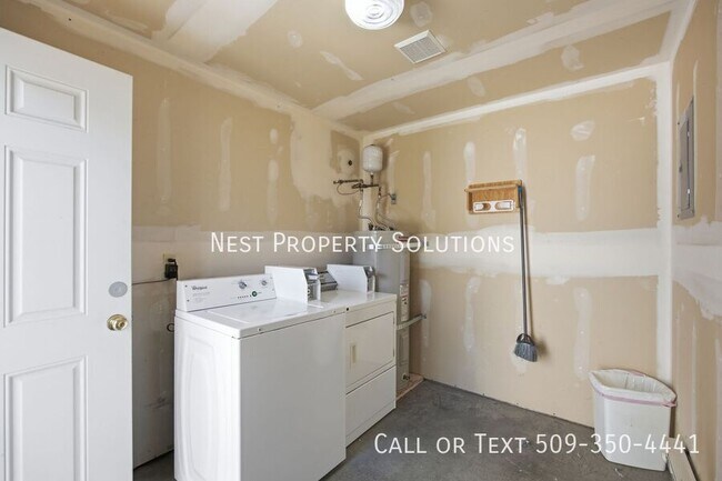Building Photo - 1818 W Crouse-1
