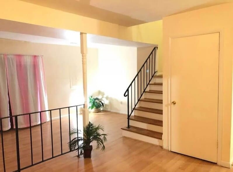 Building Photo - 1927 Fort Monroe Ct