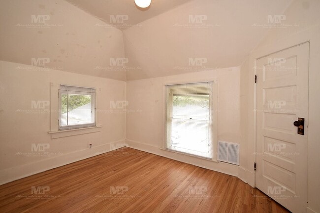 Building Photo - 322 W Laurel St