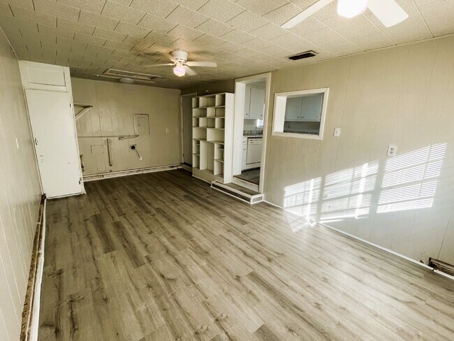 Building Photo - Move In Special on This Spacious Home Feat...