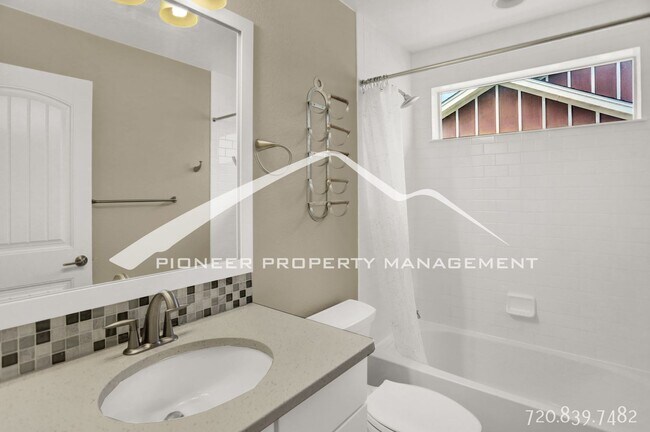 Building Photo - Modern Home in desirable Northgate Colorad...