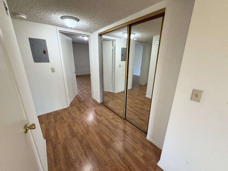 Building Photo - 503 S Adams St