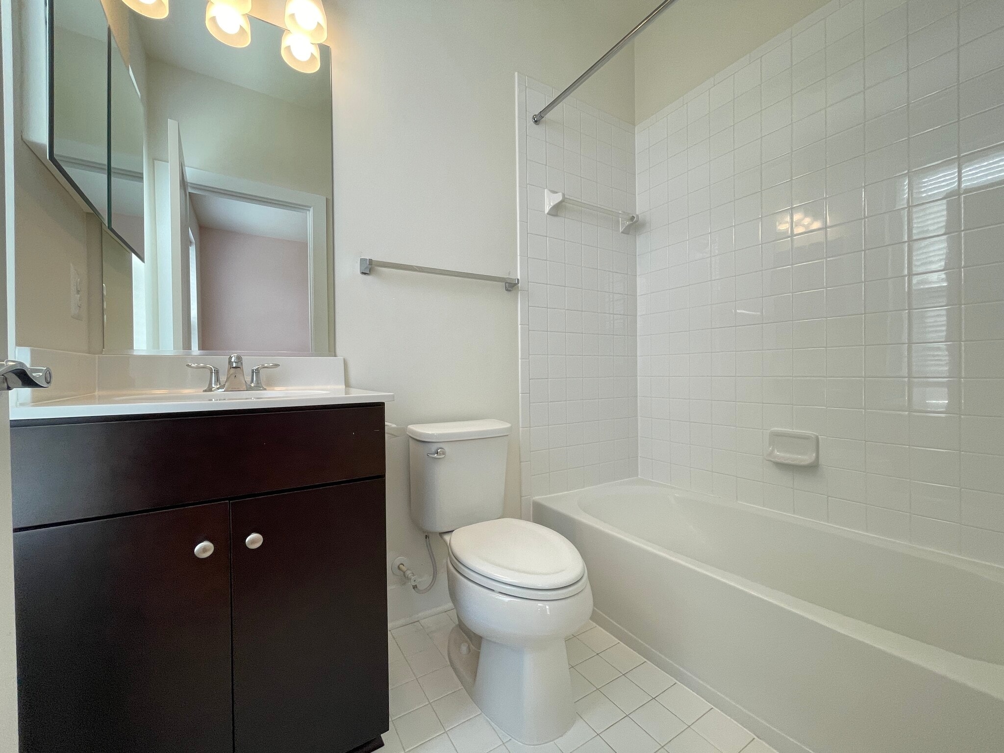 2nd full bath - 924 King Farm Blvd