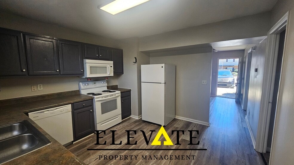 Interior Photo - Strawberry Commons