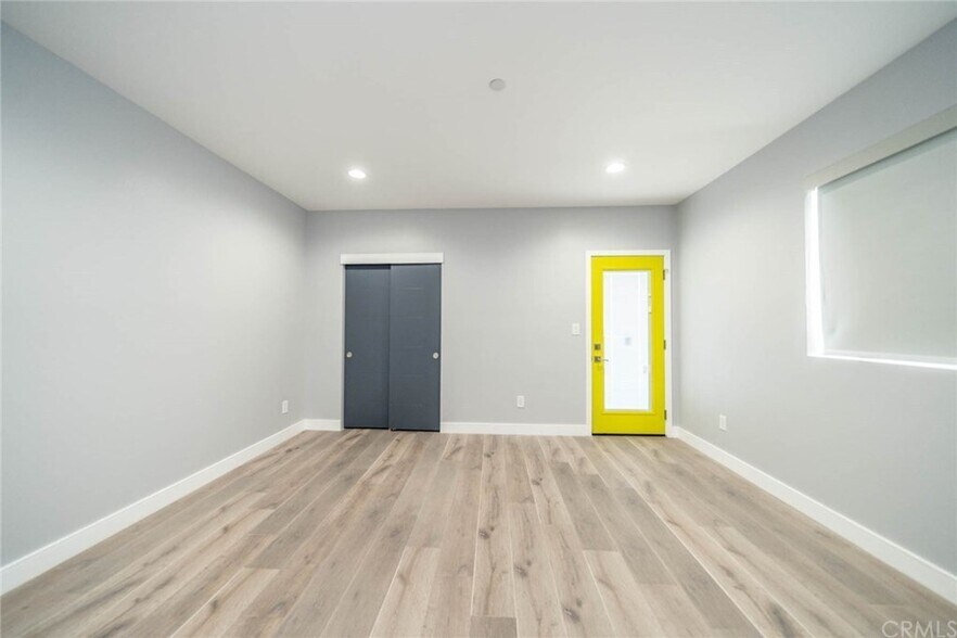 Building Photo - 4820 St Charles Pl