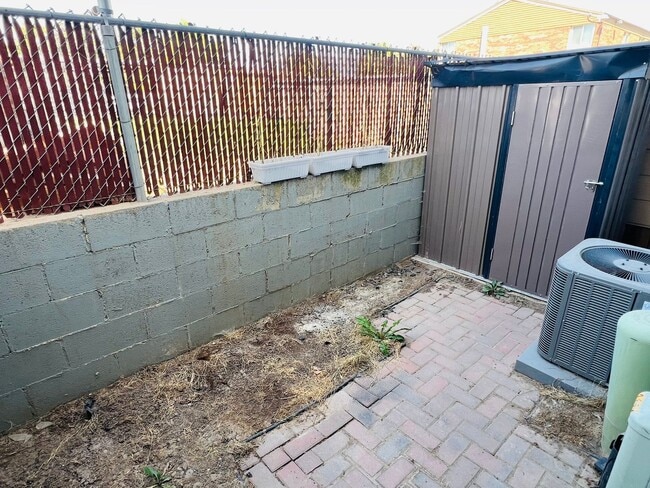 Building Photo - Beautifully remodeled town home for rent with air conditioner and carport