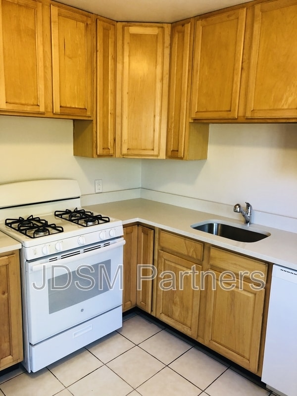 Building Photo - 3735 E 13th Ave