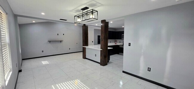 Building Photo - 600 Zeneta Ave