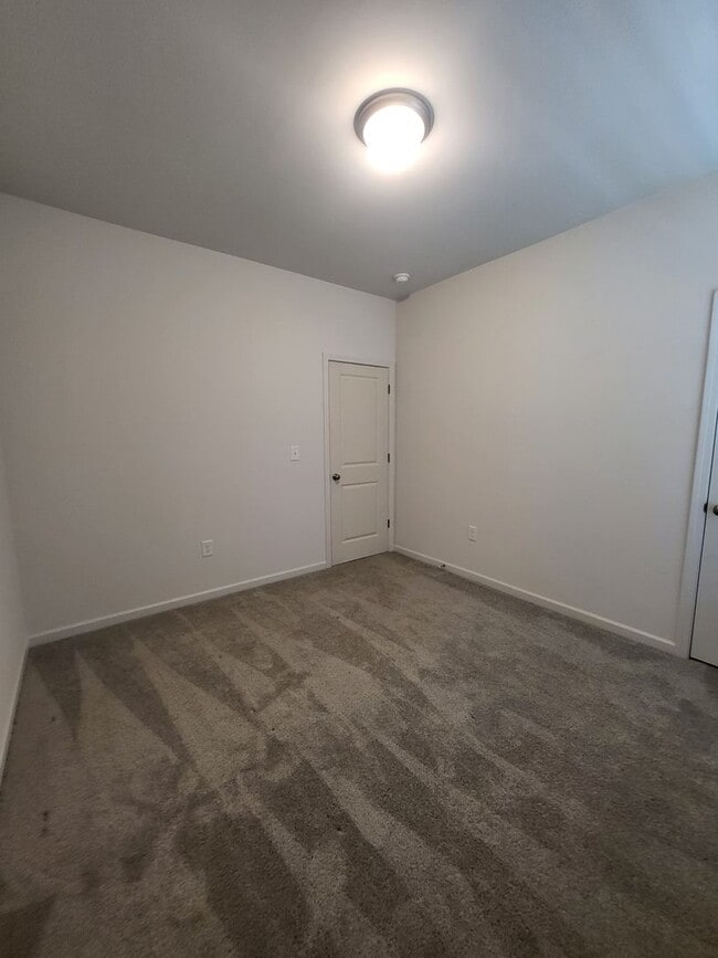 Building Photo - Cute, Well Maintained, Ranch Close to Mountain Island Lake