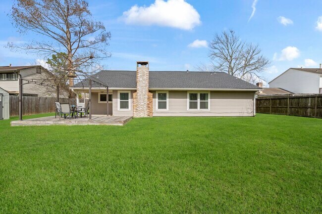 Building Photo - 304 Old Course Dr