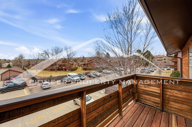 Building Photo - Great Condo with Central AC and Community Pool