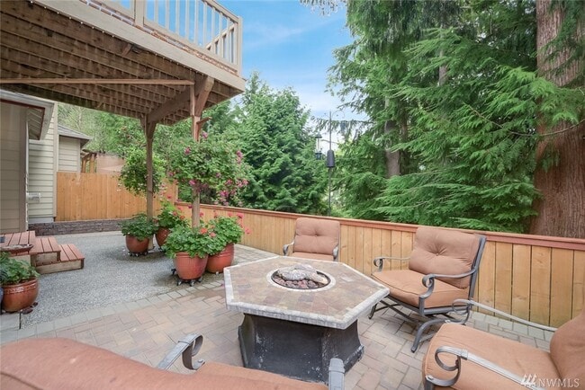 Building Photo - Elegant 3-Bedroom Home with Private Deck & Greenbelt Views!