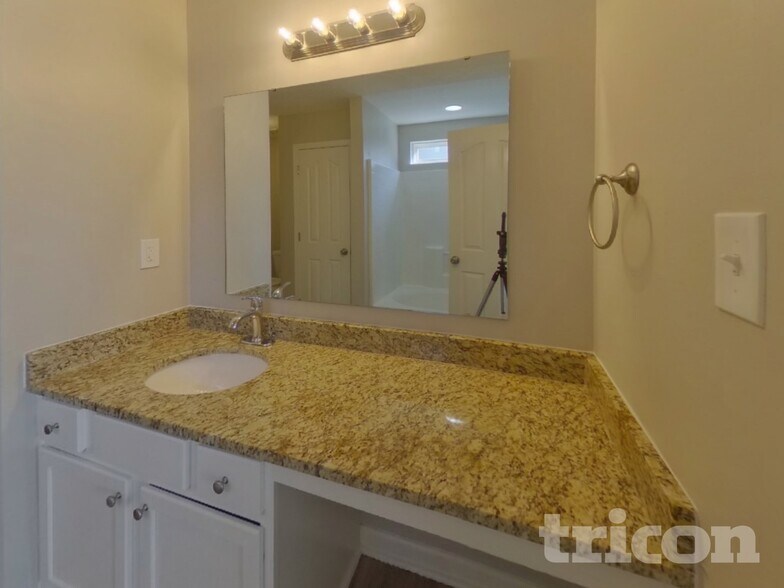 Building Photo - 7310 Ravanna Dr