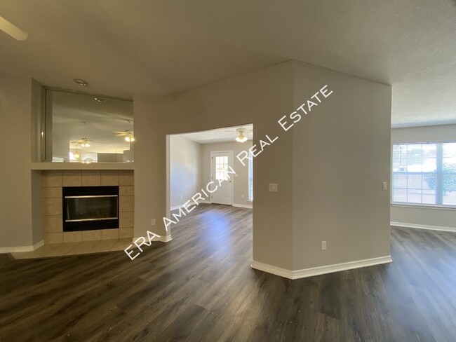 Building Photo - 2110 Bahama Dr
