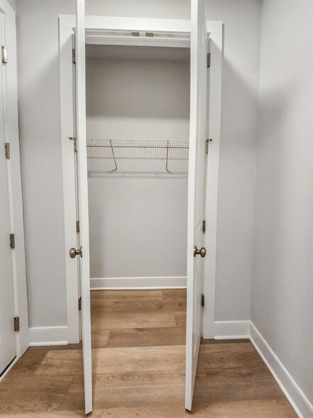 Building Photo - 305 Frederick Way