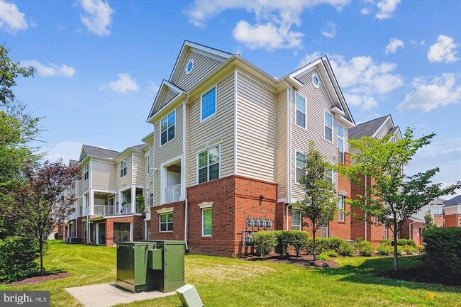 Building Photo - 23265 Milltown Knoll Square