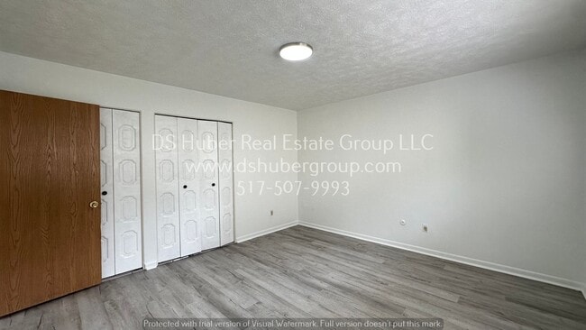 Building Photo - 2723 Narraganset Dr
