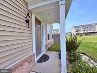 Building Photo - 438 Boxelder Dr
