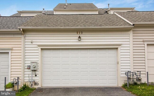 Building Photo - 913 Pleasant Dr