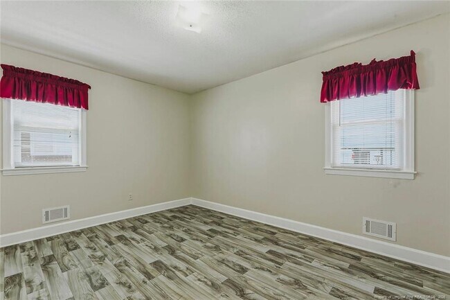 Building Photo - 2902 Cornell Dr