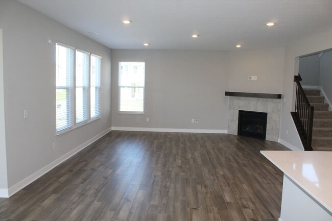 Building Photo - Beautiful Newer 5 BR Home in Brownsburg!