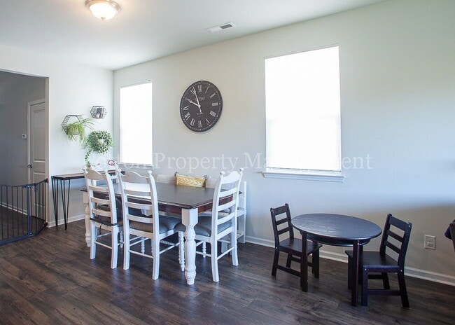 Building Photo - 142 Presley Ln