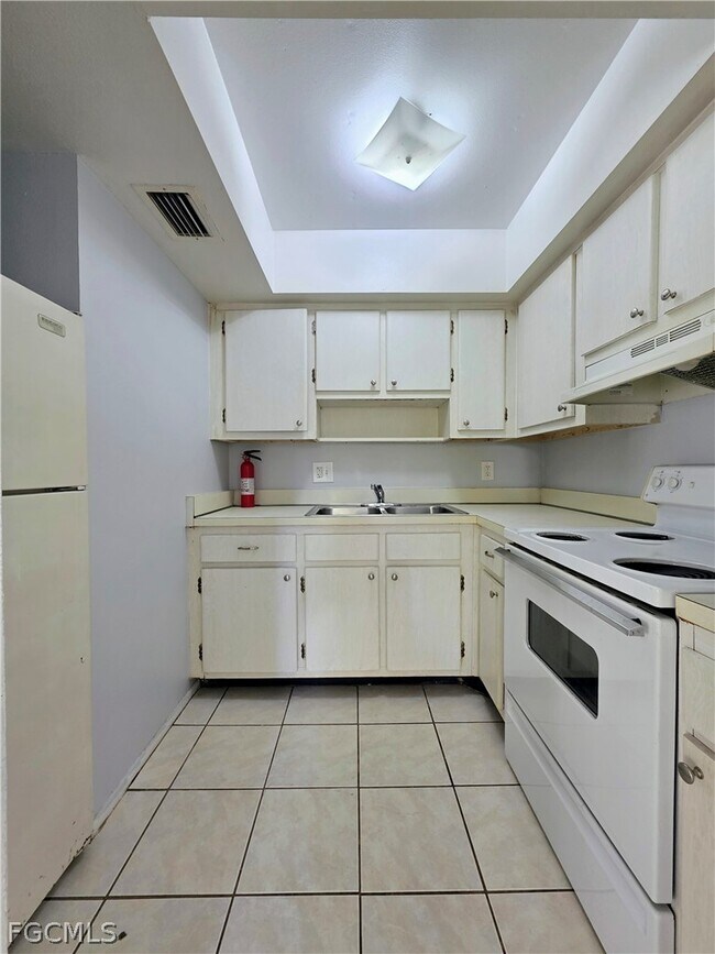 Building Photo - 1830 Maravilla Ave