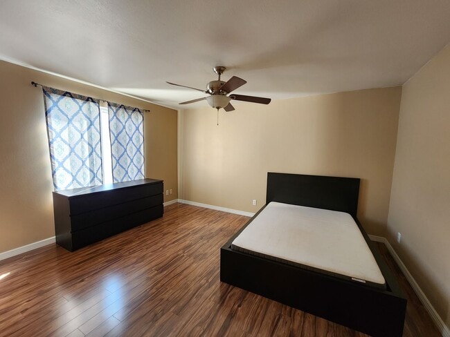 Building Photo - Downtown U of U gorgeous condo! THREE park...